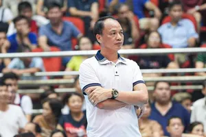 HLV Trần Đình Tiền và đội nam Biên Phòng giành ngôi vô địch quốc gia 2024. Ảnh: VFV