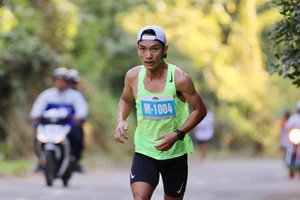 Hoàng Nguyên Thanh đang là VĐV thi đấu marathon - 42km nam tốt nhất Việt Nam. Ảnh: GIA MẪN