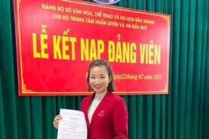 Tuyển thủ Nguyễn Thị Oanh đã là Đảng viên và luôn có ý thức cao trong tập luyện, thi đấu chuyên môn. Ảnh: GIANG BẮC