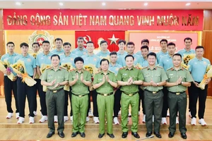 Đội nam Công an TPHCM được lãnh đạo Công an TPHCM gặp mặt động viên lên đường thi đấu mùa giải 2025. Ảnh: CATPHCM