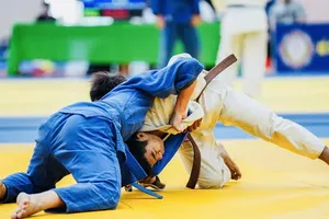 VĐV thi đấu tại giải vô địch judo quốc gia 2025 đang tranh tài ở Đồng Tháp. Ảnh: CAO SỸ HỒNG QUANG