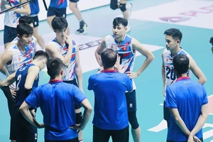 Đội tuyển bóng chuyền nam Việt Nam trở lại Hà Nội tập huấn thay vì ở lại Đà Nẵng. Ảnh: AVC