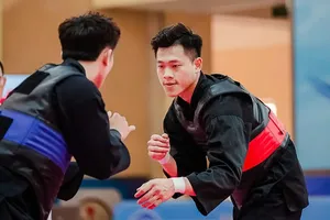 Nguyễn Tấn Sang (đỏ) là 1 trong những tuyển thủ quan trọng của đội tuyển pencak silat Việt Nam tại các giải quốc tế. Ảnh: DŨNG PHƯƠNG