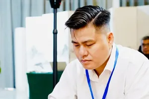 Kỳ thủ Lại Lý Huynh đã thi đấu cùng các đồng đội cờ tướng TPHCM để giành kết quả cao nhất. Ảnh: COTUONGVN