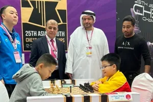 Kỳ thủ trẻ Lê Phan Hoàng Quân (áo vàng) từng tham dự nhiều giải quốc tế trước đây. Ảnh: FIDE