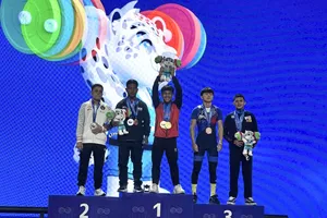 Lực sĩ Hùng Văn Thế đã có kết quả tốt tại giải vô địch trẻ châu Á 2025. Ảnh: MINH MINH