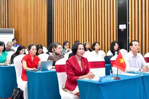 Các đại biểu tham dự phiên họp báo chí thông tin về Hội nghị tại Hà Nội. Ảnh: LƯỢNG LƯỢNG