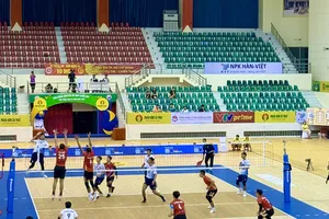 Trận bán kết giữa Thể Công Tân Cảng và Công an TPHCM đã diễn ra hấp dẫn. Ảnh: MINH CHIẾN
