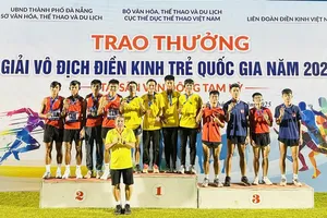 Các VĐV điền kinh trẻ TPHCM nỗ lực thi đấu giành thành tích. Ảnh: TRỊNH ĐỨC