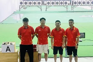 Xạ thủ đội tuyển bắn súng Việt Nam đã thi đấu bài bắn 25m súng ngắn bắn nhanh để giành HCV. Ảnh: VŨ ANH