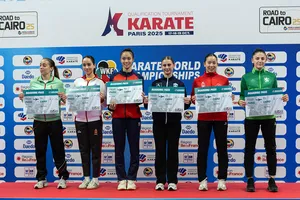Võ sĩ Nguyễn Thị Thu (thứ 3 từ trái qua) đã giành suất tham dự giải vô địch thế giới 2025. Ảnh: WKF