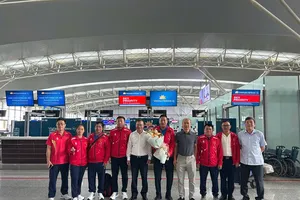 Đoàn thể thao Việt Nam được lãnh đạo Cục TDTT Việt Nam động viên trước tại buổi lên đường sang Bahrain. Ảnh: CỤC TDTT VN