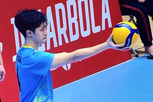 Quản Trọng Nghĩa đang thi đấu cùng đội Bộ tư lệnh cảnh sát Cơ động tại vòng chung kết giải hạng A toàn quốc 2025 ở Hà Tĩnh. Ảnh: MINH CHIẾN