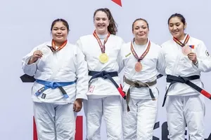 Tuyển thủ Thanh Trúc (ngoài cùng bên trái) là 1 trong những võ sĩ có nhiều kết quả huy chương ở giải thế giới 2025 đang tổ chức tại Thái Lan. Ảnh: WORLDJUJITSU