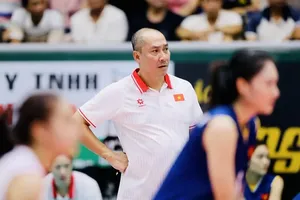 HLV Nguyễn Tuấn Kiệt và các học trò sẽ tới Vĩnh Long chuẩn bị chuyên môn cho SEA Games 33-2025 vào cuối tuần này. Ảnh: DŨNG PHƯƠNG