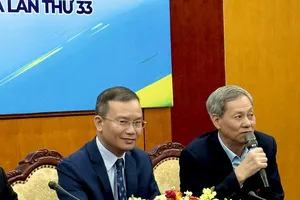 Ông Nguyễn Hồng Minh (trái) dự kiến được giao nhiệm vụ Trưởng đoàn thể thao Việt Nam tham dự SEA Games 33-2025. Ảnh: MINH CHIẾN