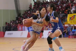 Trận chung kết nội dung nữ đã diễn ra với sự giằng co điểm số hấp dẫn. Ảnh: XUÂN HOÀNG