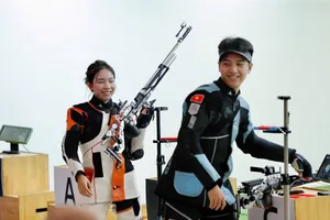 Mộng Tuyền và Tâm Quang đã hoàn thành bài bắn xuất sắc để giành HCV. Ảnh: DŨNG PHƯƠNG