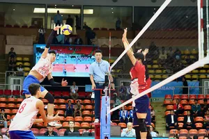 Đội tuyển bóng chuyền nam Việt Nam đã chơi thoải mái trước đội tuyển Lào để giành chiến thắng đầu tay. Ảnh: DŨNG PHƯƠNG