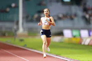 Nguyễn Thị Oanh đã nỗ lực thi đấu và có HCV cự ly 5.000m. Ảnh: DŨNG PHƯƠNG