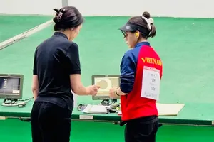 Xạ thủ Trịnh Thu Vinh được chuyên gia chuẩn bị kỹ lưỡng để tranh tài SEA Games 33-2025. Ảnh: VŨ ANH