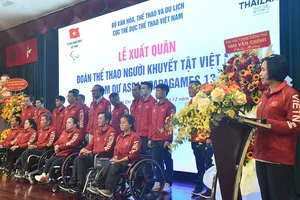 Đoàn thể thao người khuyết tật Việt Nam làm Lễ xuất quân tham dự ASEAN Para Games 13. Ảnh: VGP/GIANG THANH