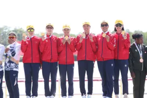 Các tay chèo Việt Nam giành HCV nội dung thuyền 4 người nữ. Ảnh: DŨNG PHƯƠNG