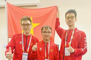 Đội cờ vua nam Việt Nam giành HCV tại SEA Games 33-2025. Ảnh: DP