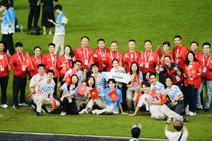 Các thành viên của Đoàn thể thao Việt Nam về nước trong ngày 21-12. Ảnh: DŨNG PHƯƠNG