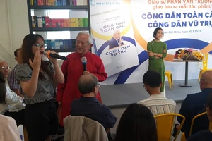 GS Phan Văn Trường: “Cuộc sống lý tưởng nhất là thuận tự nhiên” 