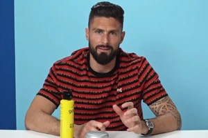 Giroud chia sẻ về bí quyết làm tóc trước mỗi trận đấu