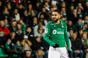 Boudebouz đá hỏng quả phạt đền duy nhất khiến Saint-Etienne xuống hạng