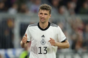 Thomas Muller trong "bộ cánh" mới lạ