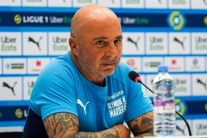 HLV Sampaoli bất ngờ chia tay Marseille