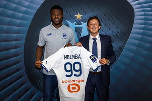 Mbemba gia nhập Marseille