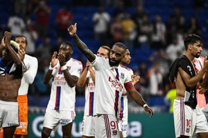 Lacazette muốn cùng Lyon giành lấy ngai vàng từ PSG