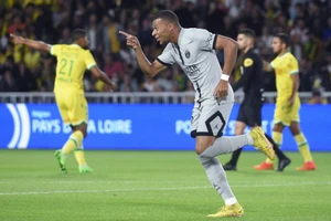 Mbappe kết liễu Nantes với cú đúp bàn thắng