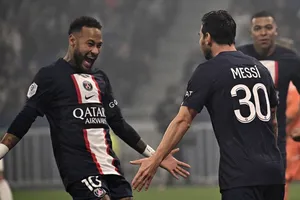 Neymar kiến tạo để Messi ghi bàn duy nhất vào lưới Lyon