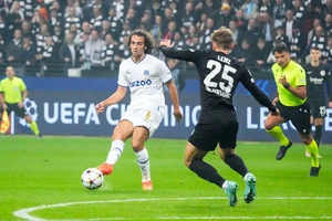 Guendouzi không thể giúp Marseille thoát thua trên sân Frankfurt