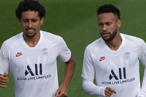 Neymar và Marquinhos gặp sự cố máy bay