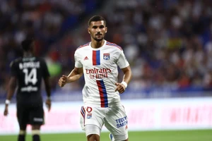 Lyon không cho Houssem Aouar... để râu?