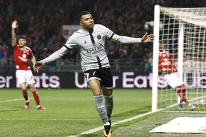 Mbappe ghi bàn chốt hạ Brest