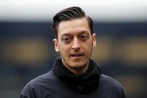 Mesut Ozil giải nghệ