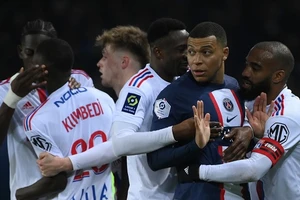 Mbappe cùng PSG bất lực trước Lyon