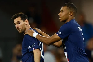 Mbappe động viên Messi