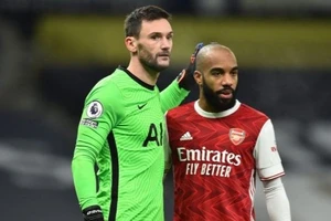 Lacazette đối đầu Lloris hồi còn đá cho Arsenal