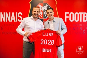 Enzo Le Fee từ chối PSG để khoác áo Rennes