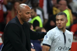 Henry chuẩn bị làm thầy Mbappe