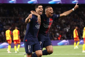 Mbappe và Asensio phá lưới Lens