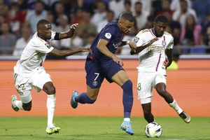 Mbappe lập cú đúp nhấn chìm Lyon